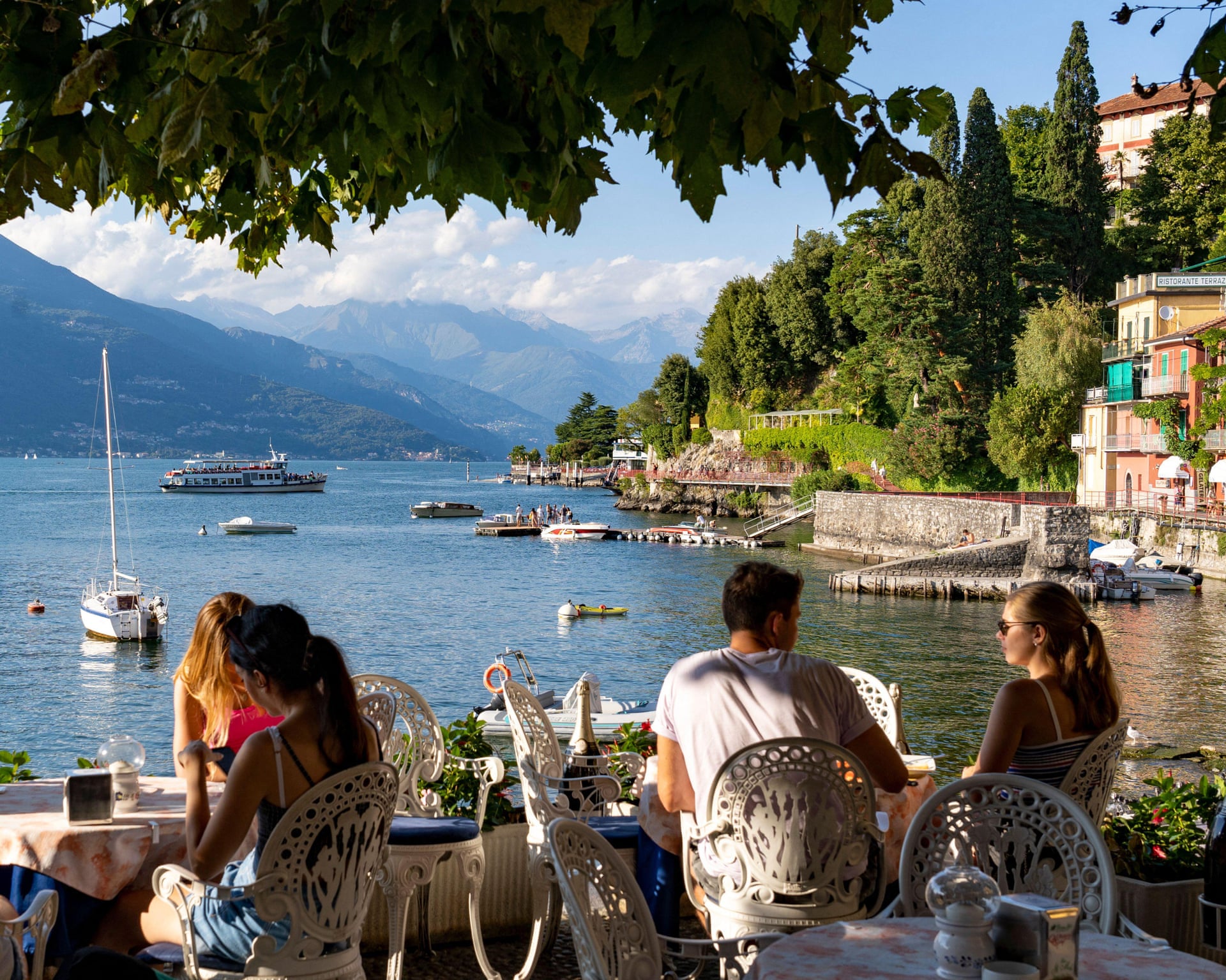 Itaalia küla Varenna keelab turistidel tänaval paljalt ringi käia