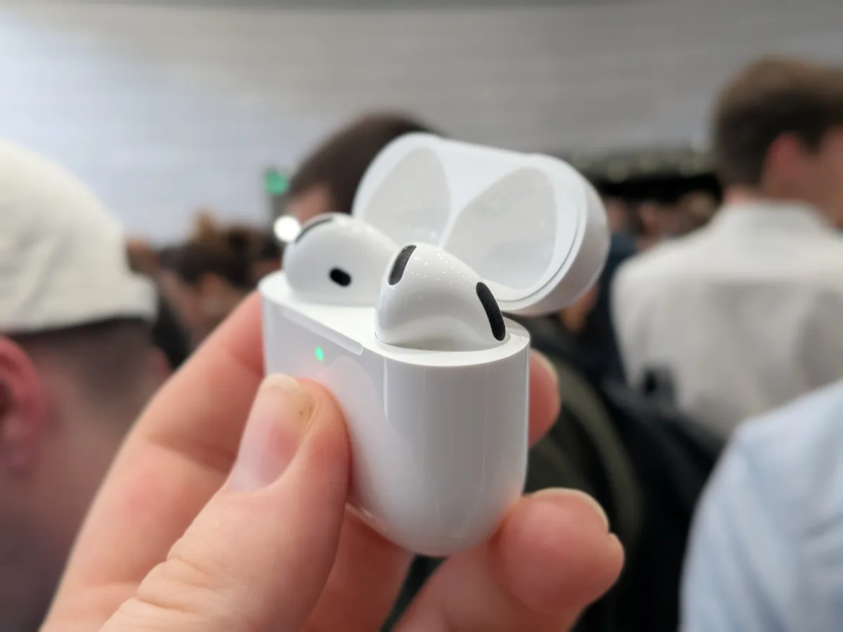 Apple'i macOS-i värskendusest leiti vihje kaameraga varustatud AirPods kõrvaklappidele (Cupertino)