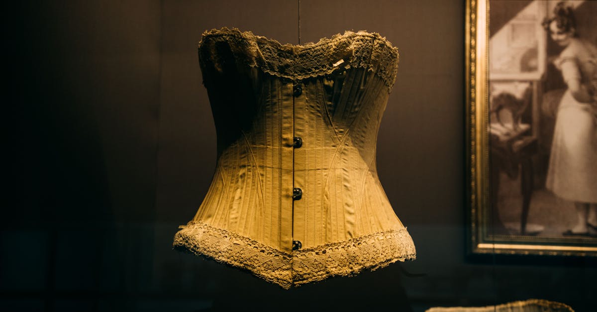 400-Year-Old Gown to Be Displayed at Historic Hall