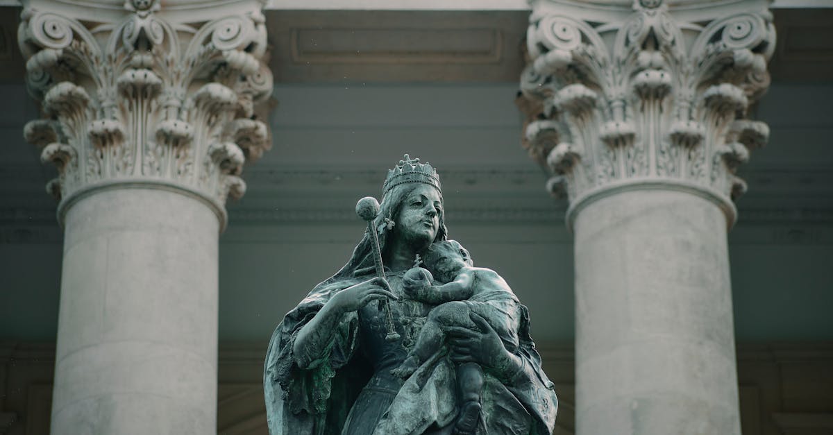 Kuninganna Elizabethi kuju avalikuks tehtud tema 100. sünnipäeval