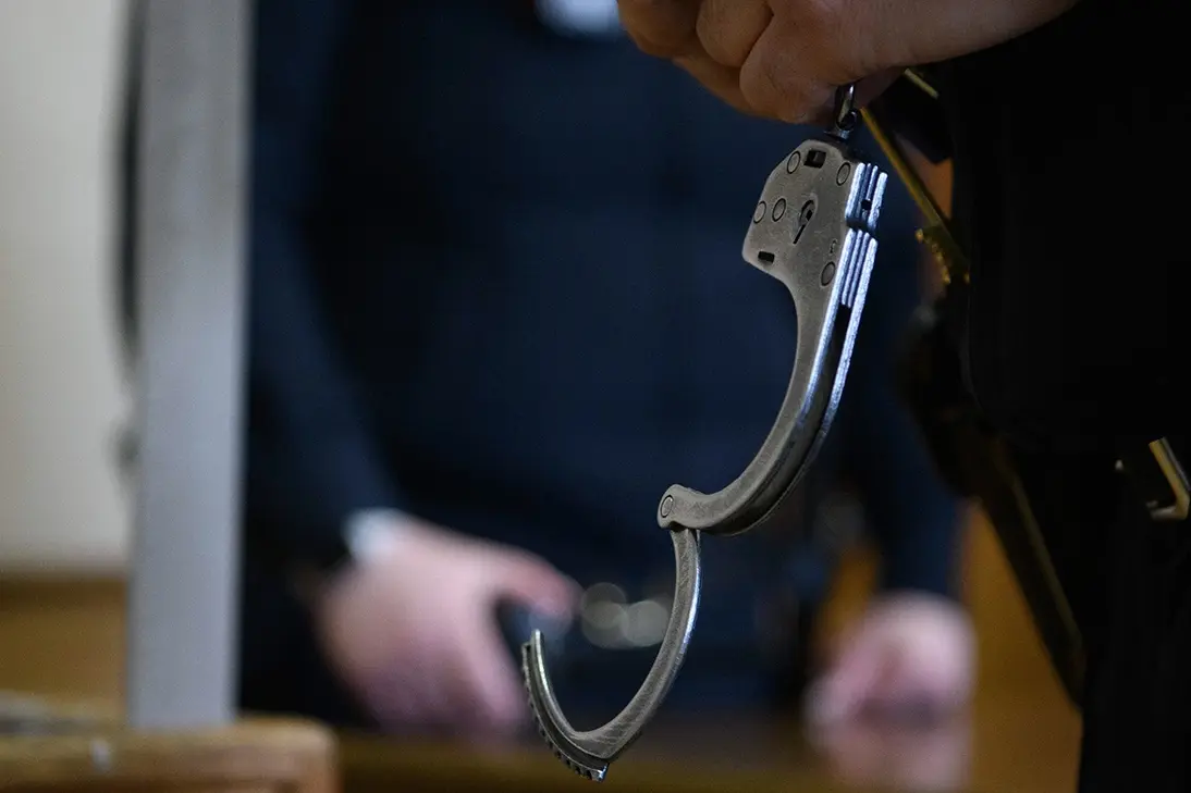 Nojabrskis süüdi mõistetud 16-aastane sai kopteri süütamise eest 8 aastat