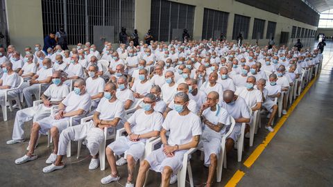 El Salvadoris alustas 486 jõuguliikme massilist kohtuprotsessi