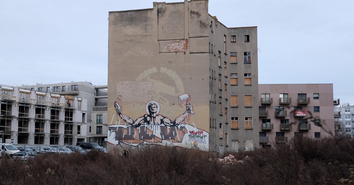 Dron tabas Jekaterinburgis eluhoone, "Mäng läbi" graffiti kustutati