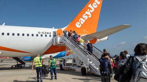 Easyjet hoiatab: USB-akud võivad lennukis põhjustada lennukeelu