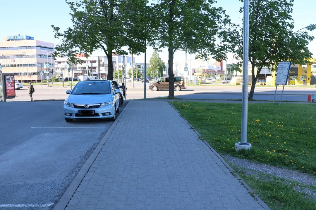 Police seek e-scooter rider who hit child in Tallinn