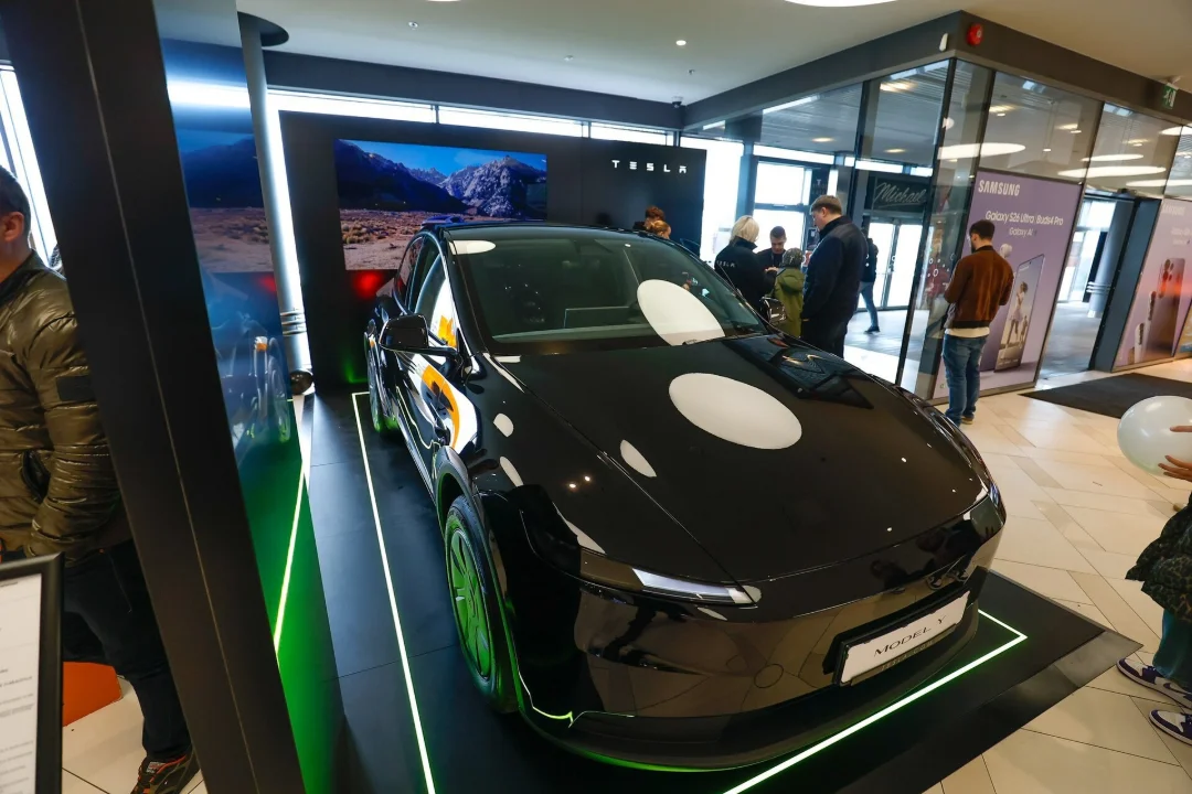 Tesla proovisõit lõppes Virginias raske avariiga: naine nõuab 10 miljonit dollarit