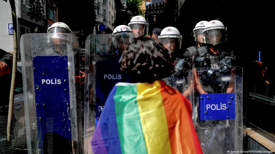 Türgi võimud asusid Istanbulis ja mujal riigis LGBTQ+ ühendusi survestama