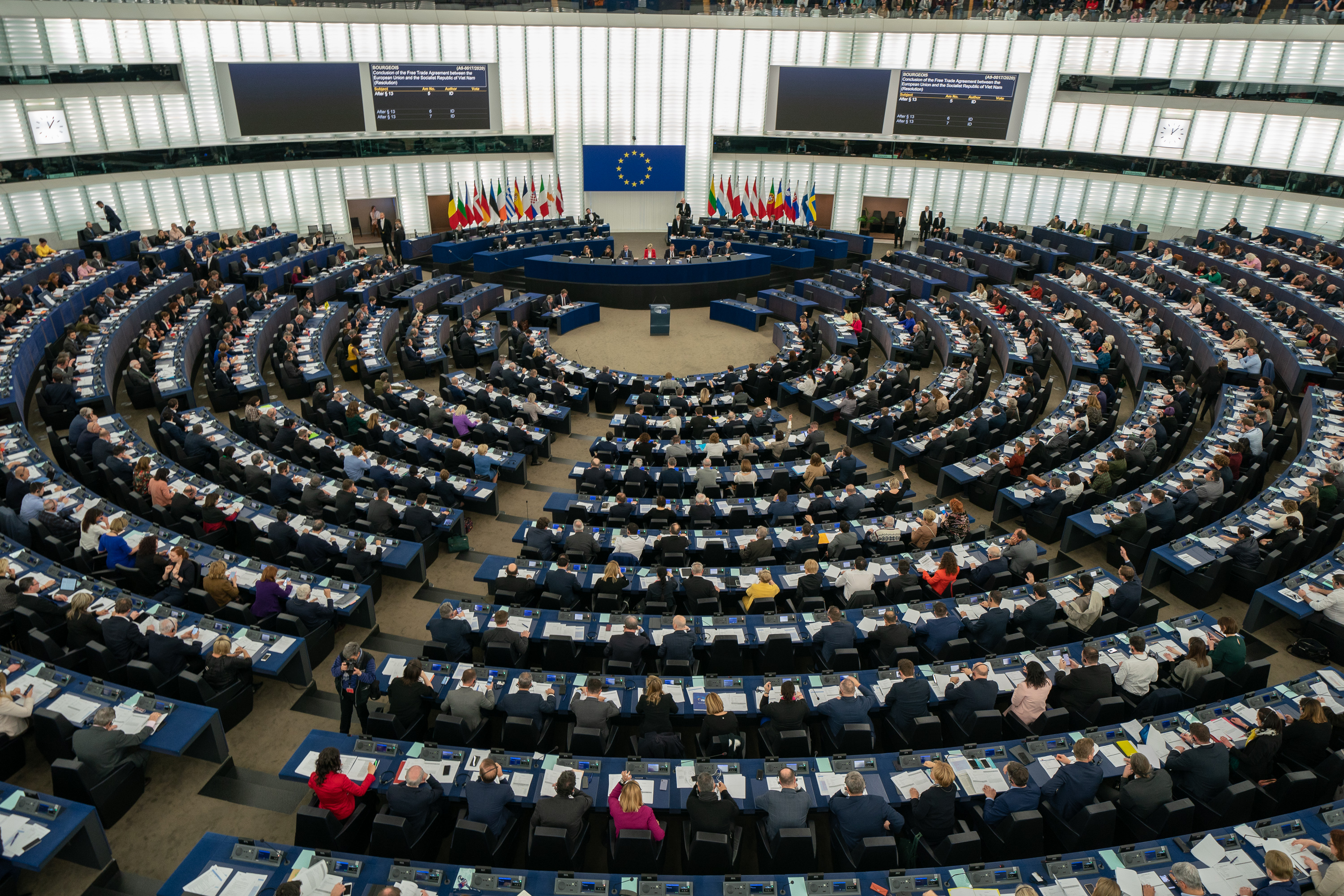 Европарламент одобрил отмену таможенных пошлин с США