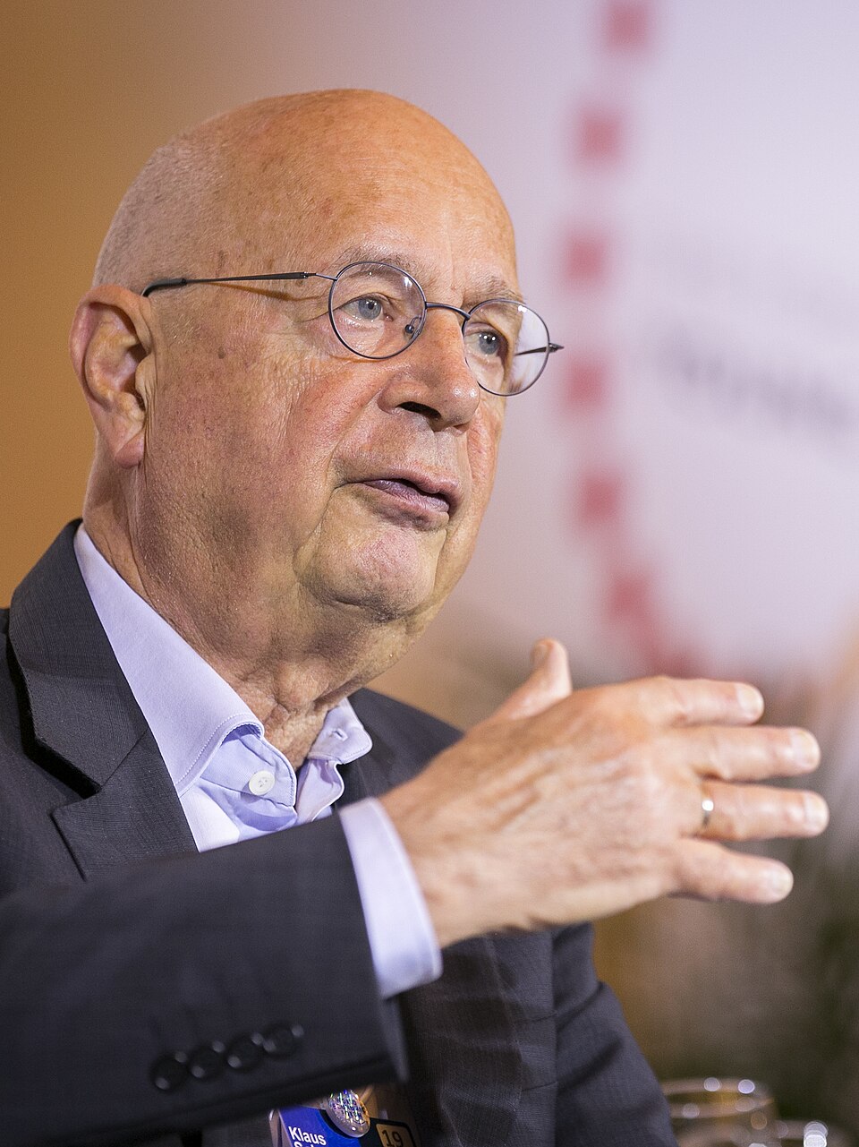 WEF-i asutaja Klaus Schwab leidis kodust pealtkuulamisseadme ja pöördus Genfi politsei poole