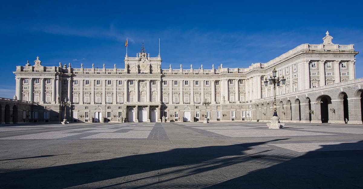 British Monarchy Aims to Strengthen Ties With Washington