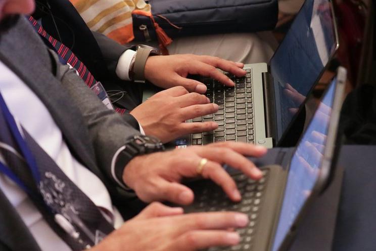 Venemaa riigiduuma võttis vastu tehisintellekti seaduse, neurovõrke saab nüüd treenida ilma autorite loata