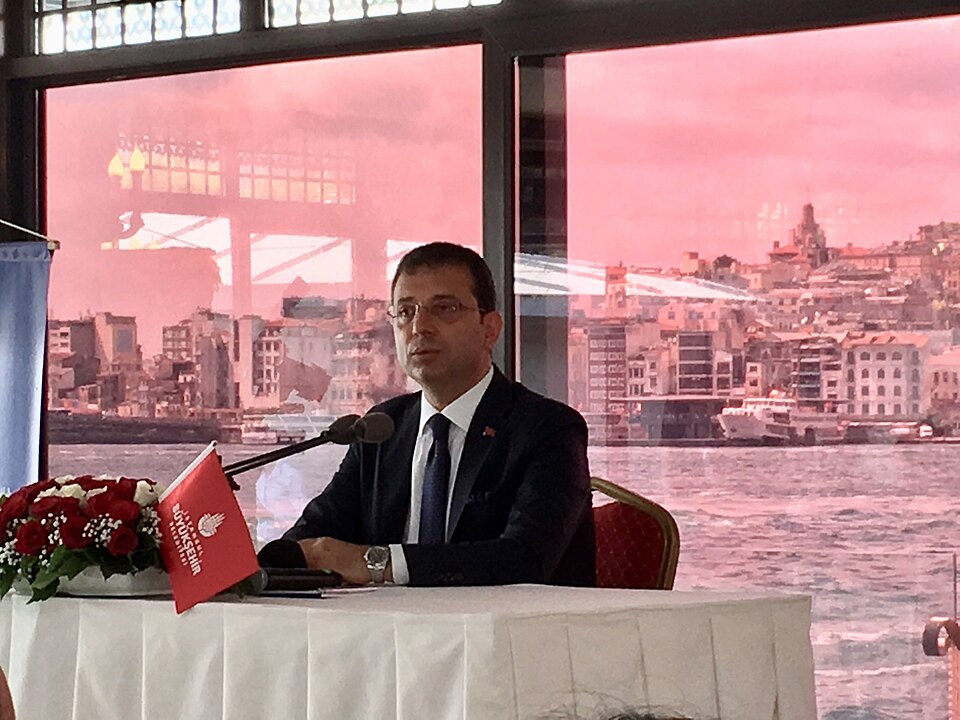 Istanbuli linnapea Ekrem İmamoğlu kohtuprotsess Istanbulis võib tuua 12-aastase vangistuse