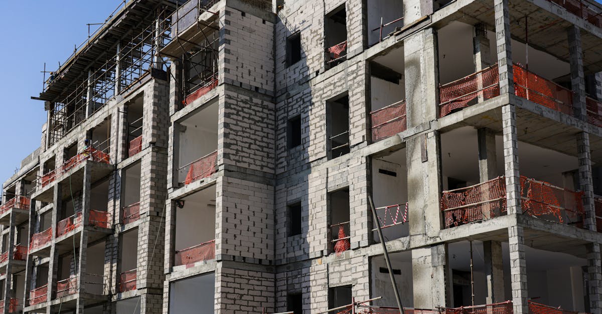 Строитель присвоил 44k и обвинил клиентов в преступлении