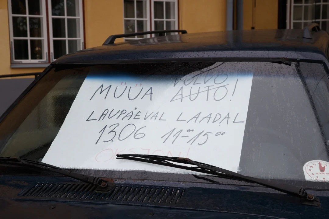 На ярмарке Городского театра был продан на аукционе старый Volvo