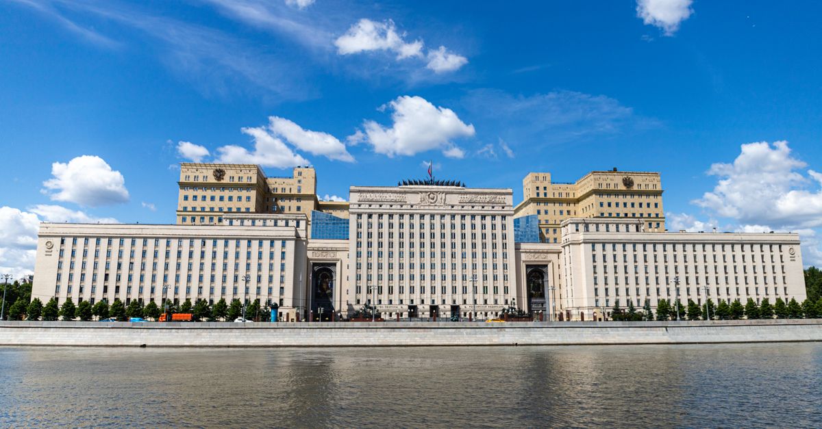 Российский чиновник покинул страну после отставки