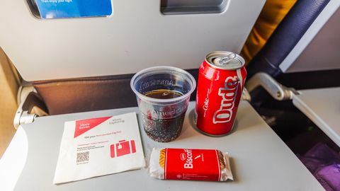 Lennuki stjuardess: miks Diet Coke on riskantne valik lennul