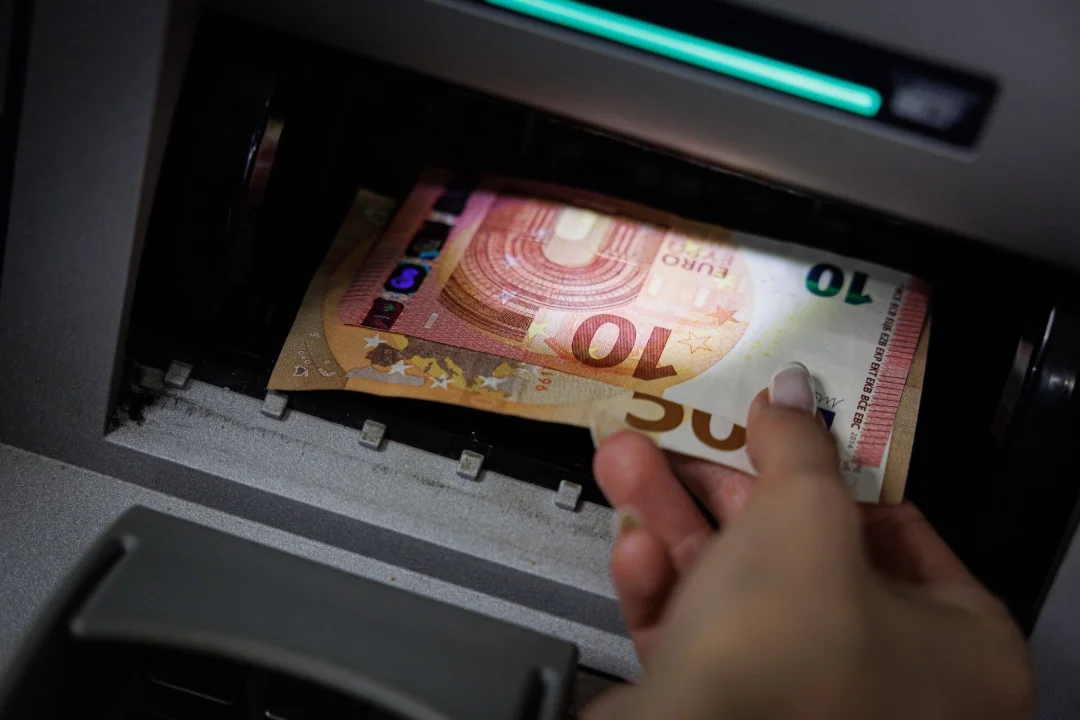 Swedbank hoiatab: pangakaardi üleandmise pettused kasvavad Eestis