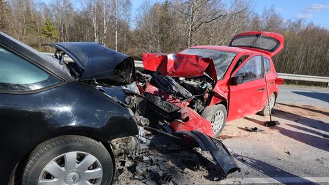 Tartumaal põrkasid kokku kaks sõiduautot