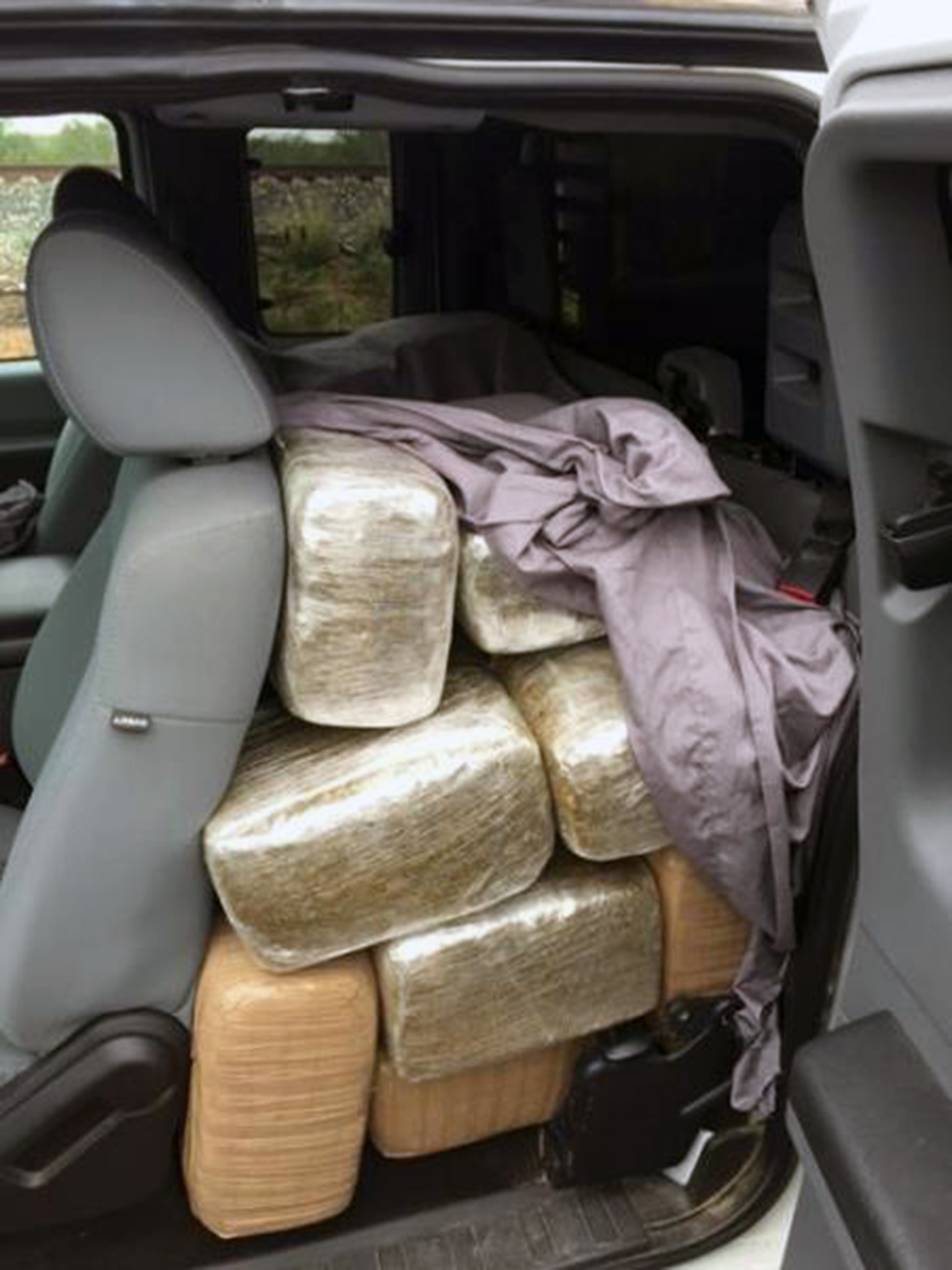 Estonian customs authority apprehends Serbian citizen with six kilos of amphetamine in Pärnu County
