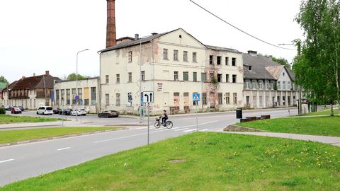 Tartus algas vana pärmivabriku kompleksi lammutus