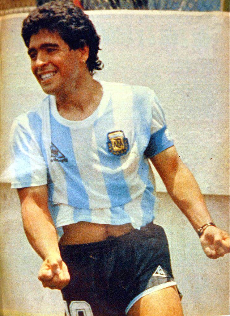Maradona „jumala käe“ värava pall müüdi USA-s ligi 2,9 miljoni euro eest