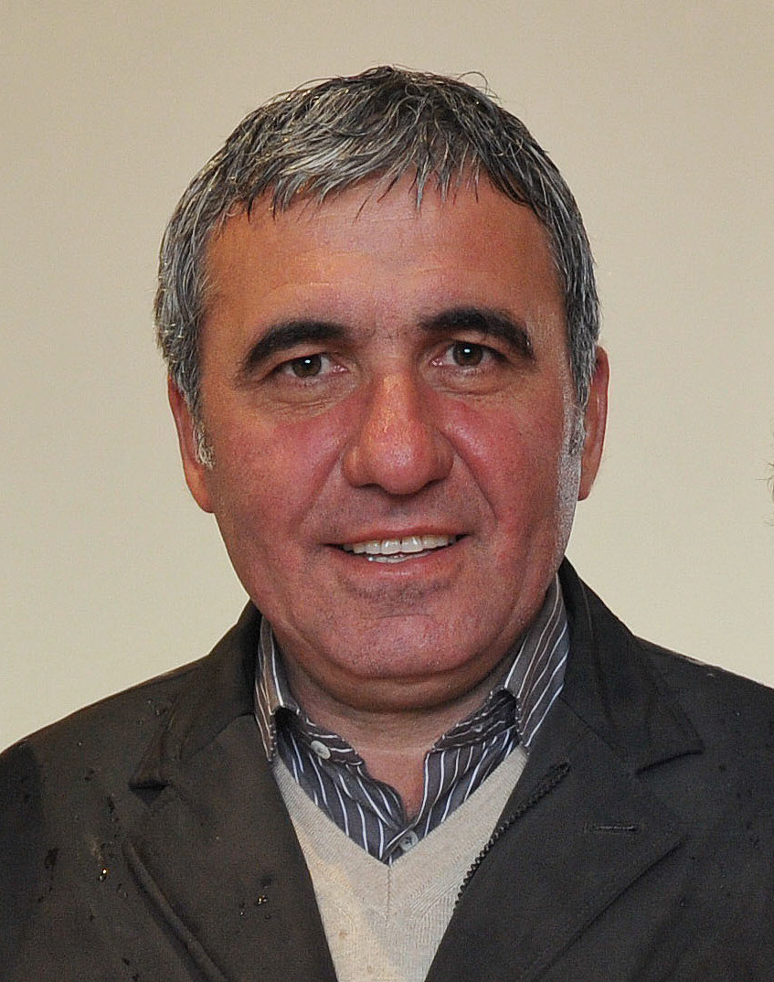 Gheorghe Hagi sai Rumeenia jalgpalli peatrenerit