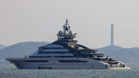 Sanktsioonide all olev Vene oligarhi jaht läbis Hormuzi väina