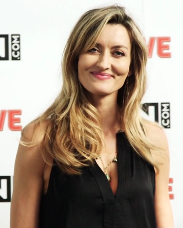 Briti näitlejanna Natascha McElhone leidis Londoni meelelahutusmaailmas uue kaaslase