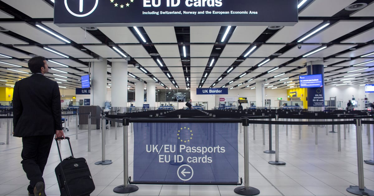Suurbritannia piirikontrolli digisüsteem ajas Londonis elava naise ja tema kaksiku segi