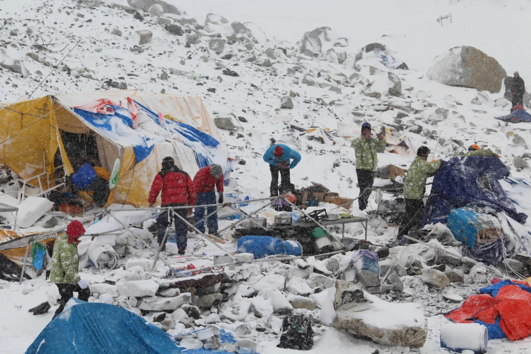Džomolungma baaslaagri tegevus sulatab kiiresti Khumbu liustikku