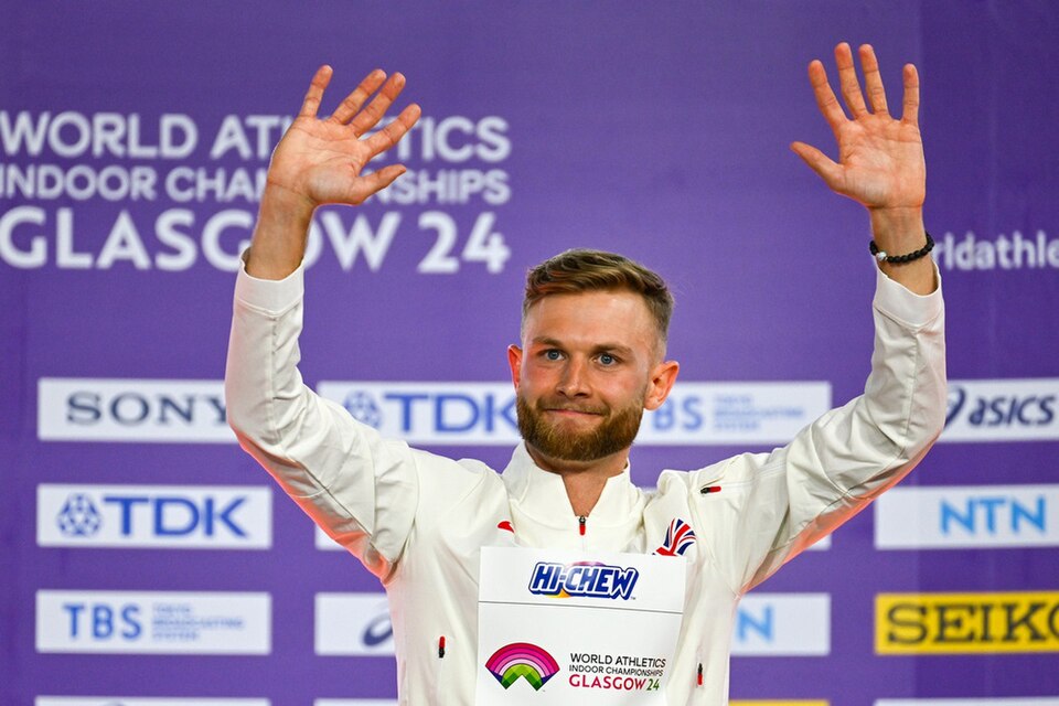 Briti jooksja Josh Kerr purustas maailmarekordi ja kritiseeris auhinnaraha