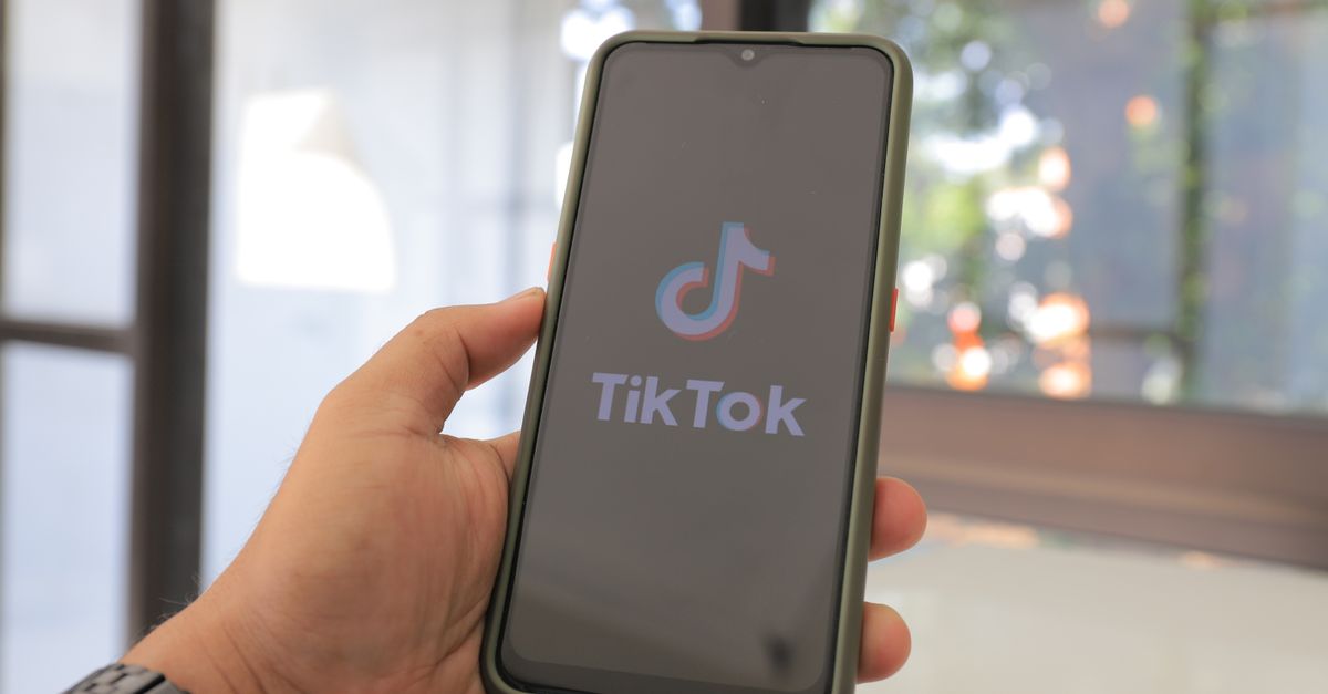 TikTok lisas kasutajate privaatsõnumitesse salajase mängu