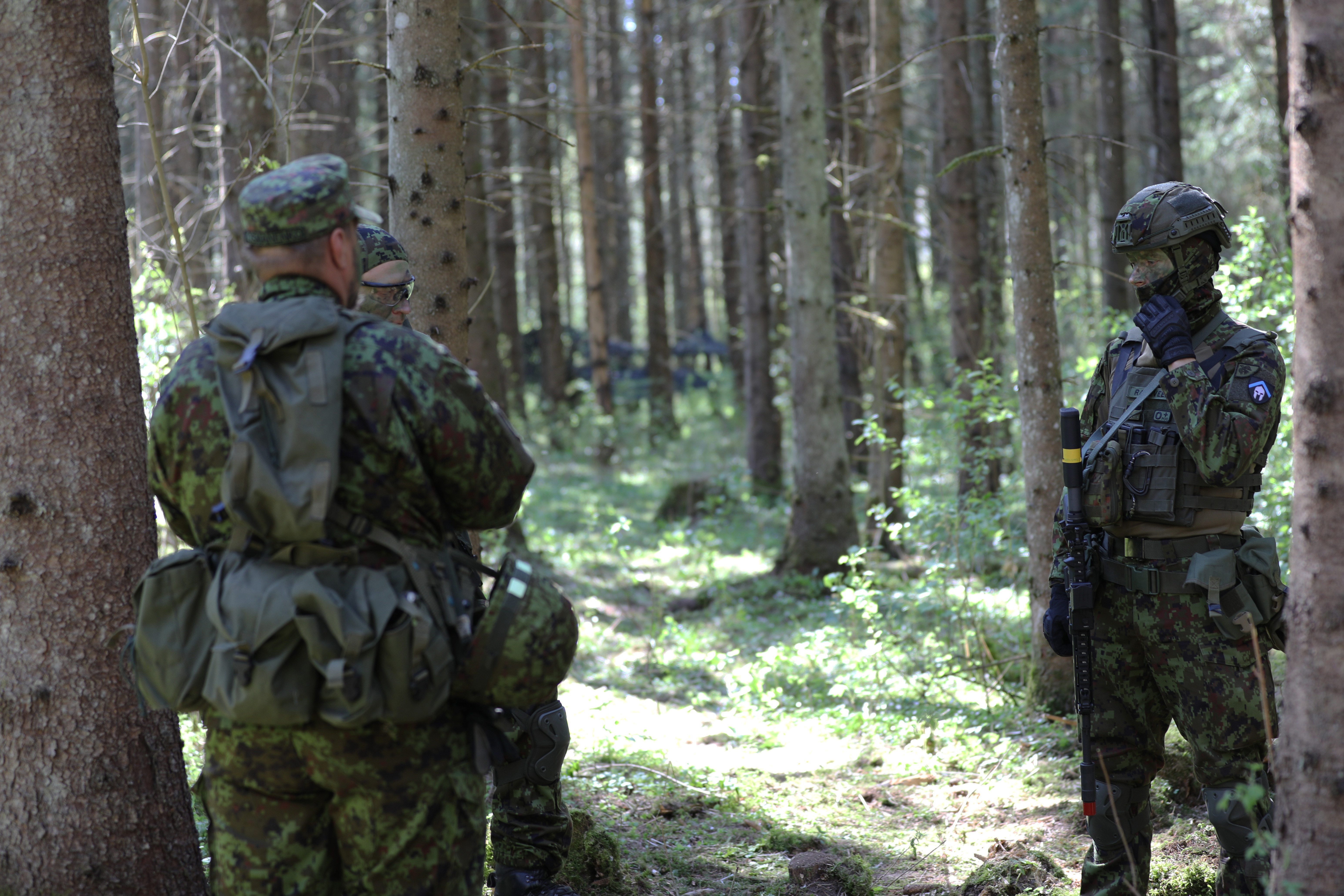Eesti kaalub tulevikus naiste kohustuslikku ajateenistust