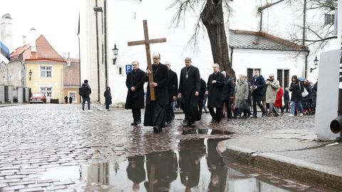 Kristlased tähistavad Suurel Reedel Kristuse kannatusi