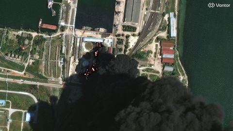 В Керчи после удара дрона вспыхнул масштабный пожар. 1580-й день войны на Украине
