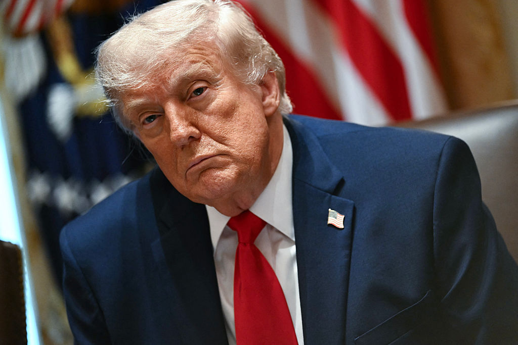 Трамп подписал указ об ослабленном надзоре за ИИ после сопротивления отрасли