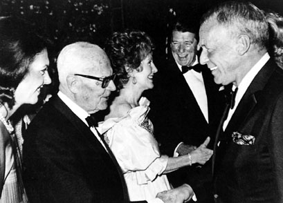 Fan Honors Late Wife's Memory With Sinatra Pilgrimage to Los Angeles