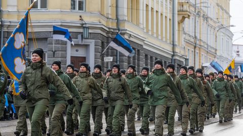 Кальюлайд: на выборах необходимо начать дискуссию о военной службе для женщин