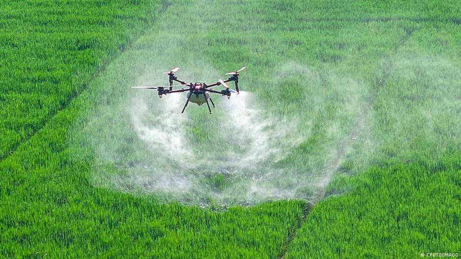 Euroopa Liit lubab põllumajanduses droonidega pestitsiide pritsida