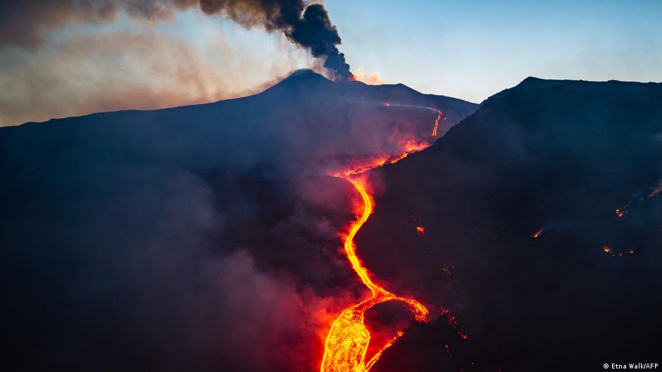 Sitsiilia Catania lennujaam suletud Etna vulkaanipurske tõttu