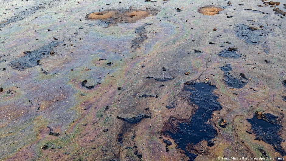 Tankerirünnakud Ormuze väinas põhjustavad Pärsia lahel naftareostust