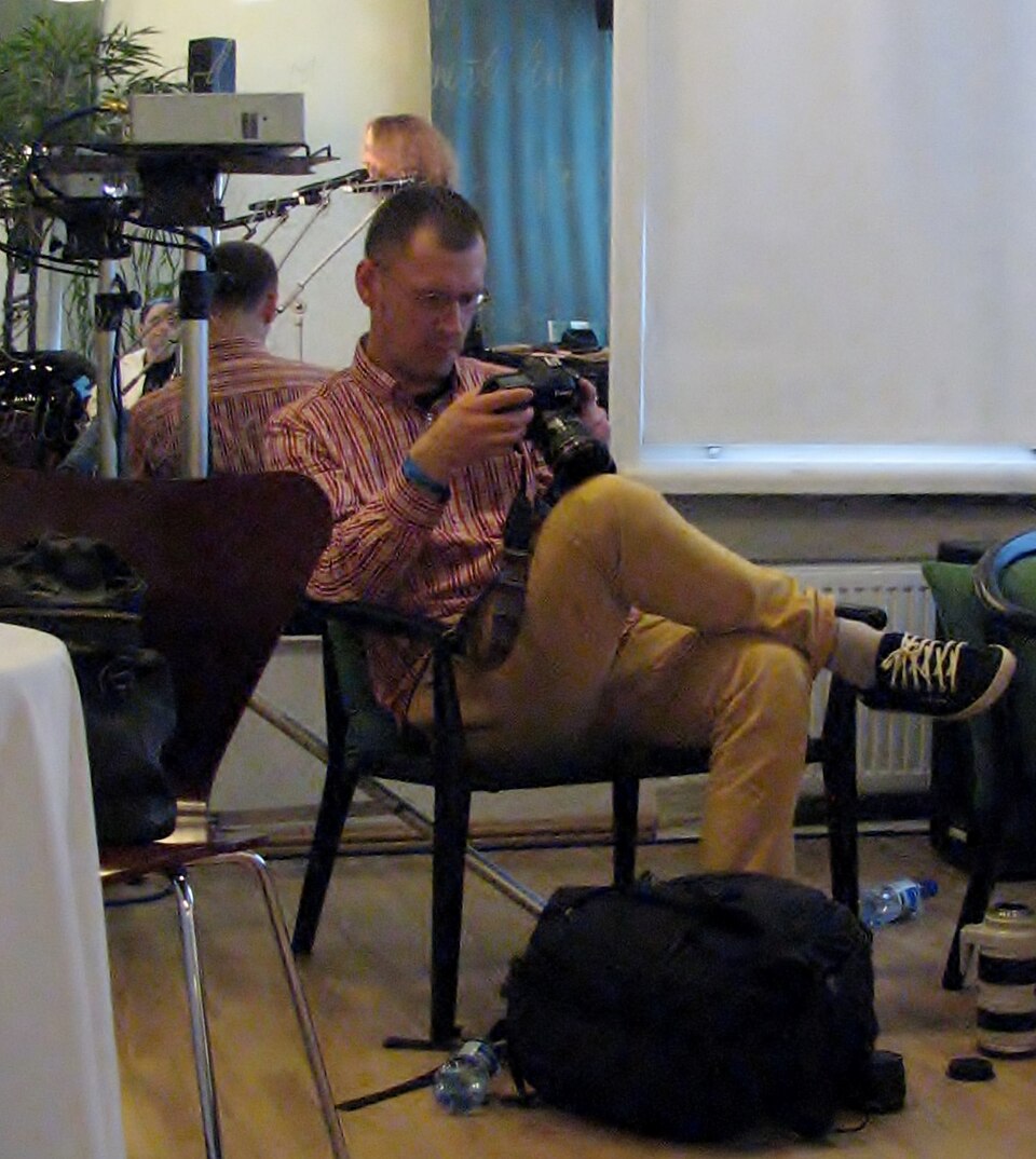 Fotograaf näitab ebatavalisi pulmafotosid Tallinnas