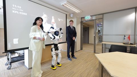 Hiina robootikafirma juht jättis Pariisi kohtumise Tartusse roboti toimetamiseks