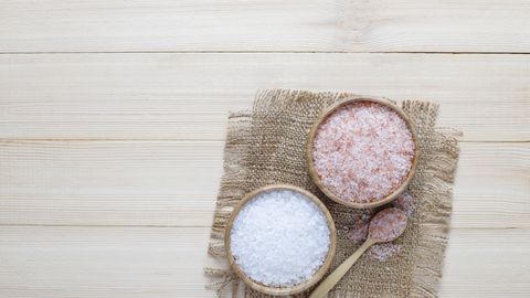 Добавление розовой гималайской соли в питьевую воду: наука говорит «нет»
