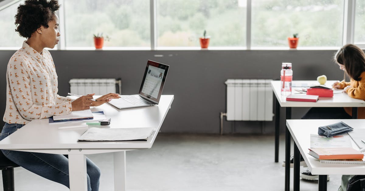 Balancing Classroom and Motherhood: A Teacher's Weekly Challenge