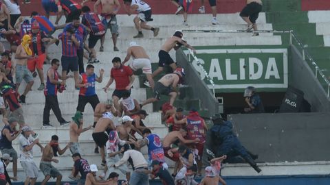 Paraguay jalgpallikohtumise ajal tekkis fännide ja politsei vaheline konflikt
