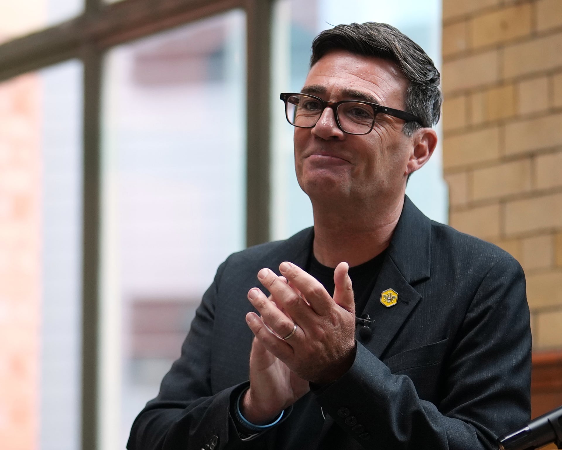 Andy Burnham saab peaministriks mitmete lahendamata kriisidega
