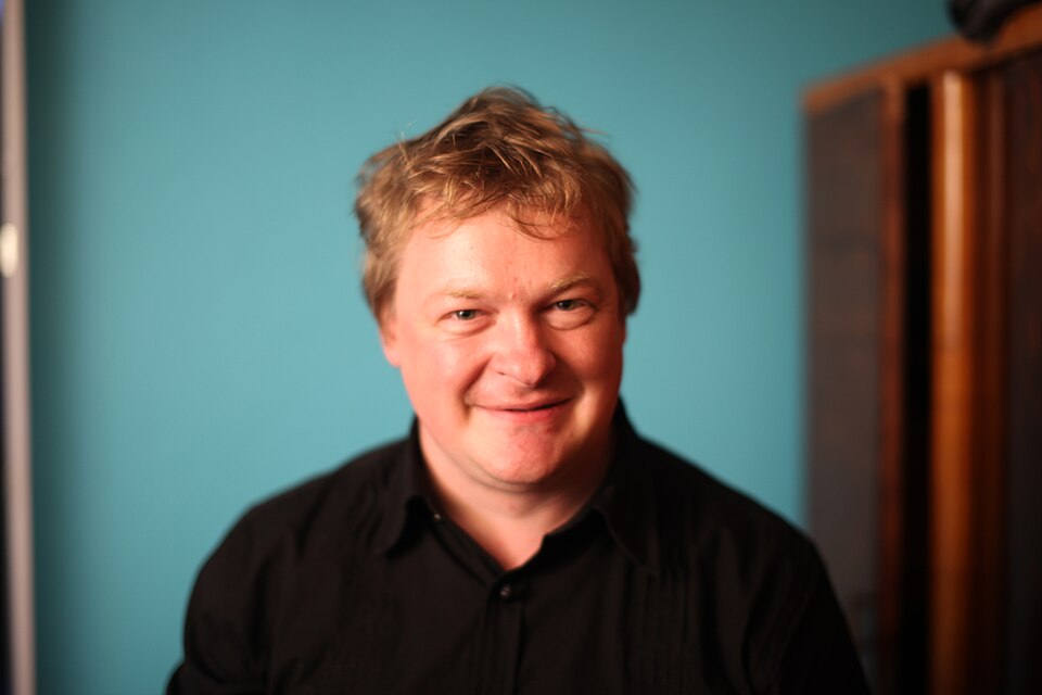 Filmirežissöör Andres Maimik peab suvehooajal Värskas kohvikut