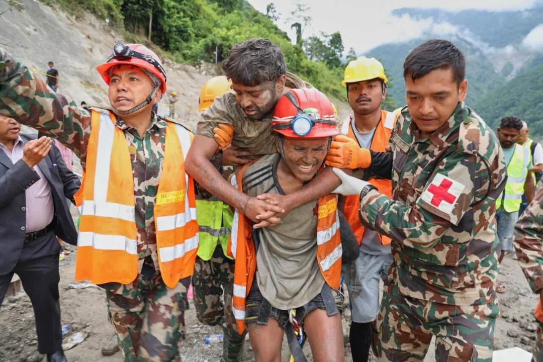 Kaks töötajat päästeti üheksa päeva pärast Nepali hüdroelektrijaama tulvaveest