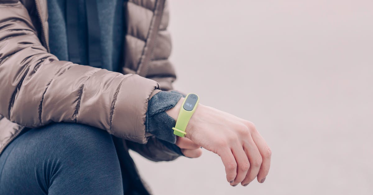 Google esitleb uut Fitbit Air nutiseadet ilma ekraanita